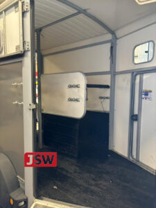 Alterations to horsebox partition - the standard Ifor Williams partition